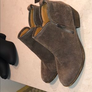 Lucky Brand // brown booties